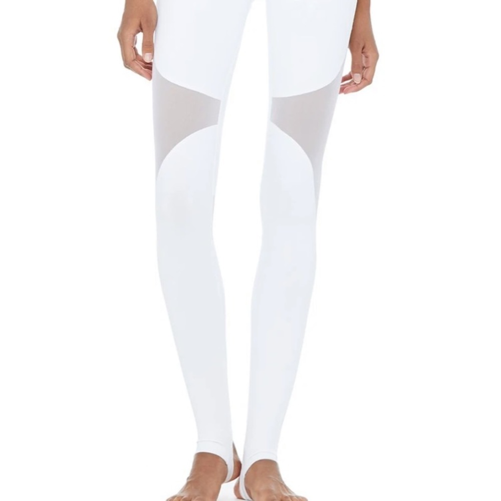 NWT Alo yoga Coast white leggings